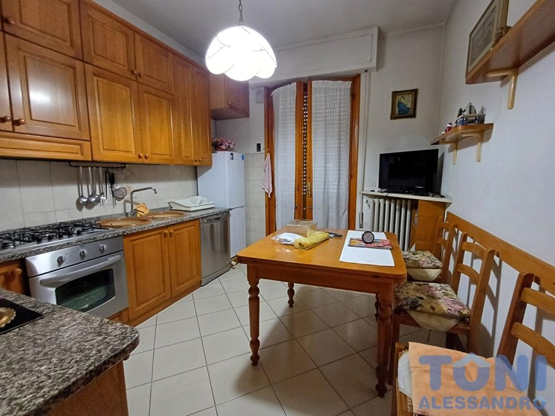 Trilocale in Vendita a Empoli, zona Ponte a Elsa, 145'000&euro;, 75 m², arredato, con Box