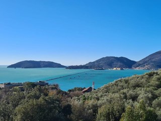 Appartamento in Vendita a Lerici, zona San Terenzo, 550'000&euro;, 126 m², arredato