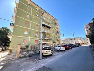 Appartamento in Vendita a Palermo, 124'000&euro;, 115 m²