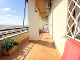 Attico in Vendita a Roma, 345'000&euro;, 57 m²