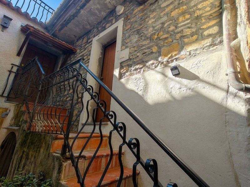 Quadrilocale in Vendita a Diano San Pietro, 65'000&euro;, 77 m²