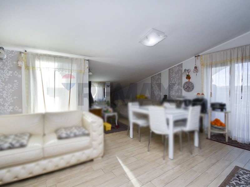 Attico in Vendita a Biancavilla, 100'000&euro;, 86 m²