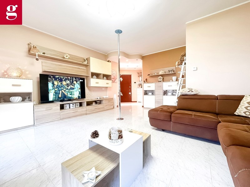 Trilocale in Vendita a Settimo Milanese, 395'000&euro;, 115 m², con Box