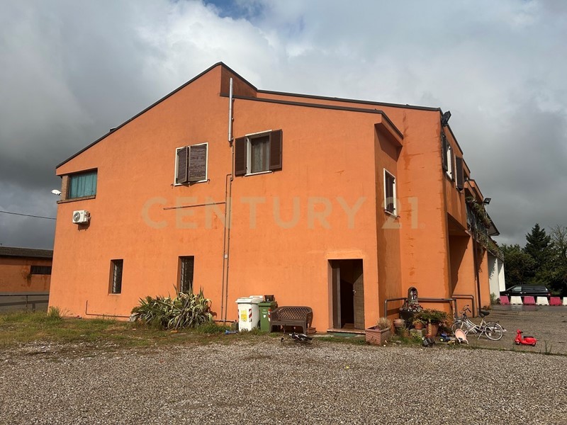 Appartamento in Vendita a Roncoferraro, 250'000&euro;, 250 m², arredato, con Box