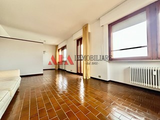 Appartamento in Affitto a Pontedera, zona Centro, 800&euro;, 150 m², con Box