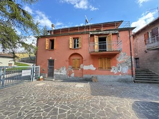 Appartamento in Vendita a Monte San Pietro, 120'000&euro;, 307 m², con Box