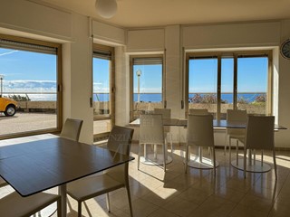 Appartamento in Vendita a Ventimiglia, zona Grimaldi Inferiore, 395'000&euro;, 103 m²