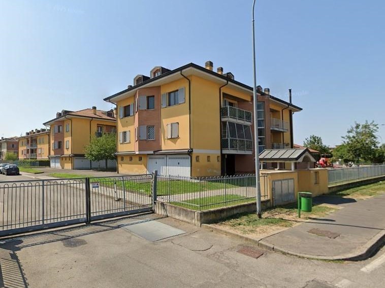Quadrilocale in Vendita a Vermezzo con Zelo, 146'000&euro;, 104 m², con Box