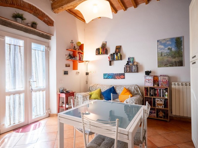 Bilocale in Vendita a Cascina, zona Marciana, 100'000&euro;, 48 m²