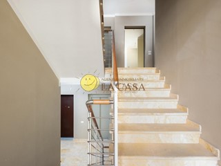 Trilocale in Vendita a Figline e Incisa Valdarno, zona Incisa, 175'000&euro;, 85 m², con Box