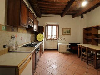 Trilocale in Vendita a Figline e Incisa Valdarno, zona Incisa, 78'000&euro;, 60 m², arredato