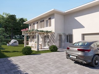 Trilocale in Vendita a Rogno, 291'720&euro;, 146 m²