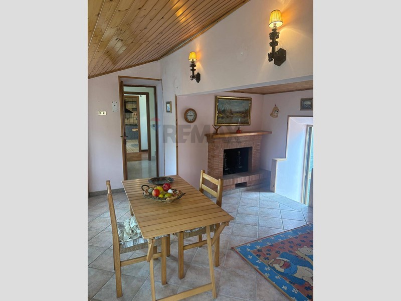 Appartamento in Vendita a Acquafondata, 69'000&euro;, 162 m²