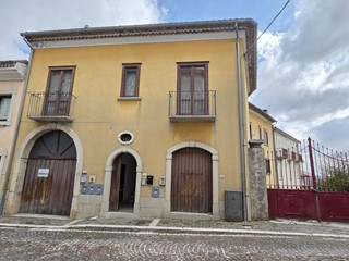 Quadrilocale in Vendita a Castelvetere sul Calore, 79'000&euro;, 100 m²