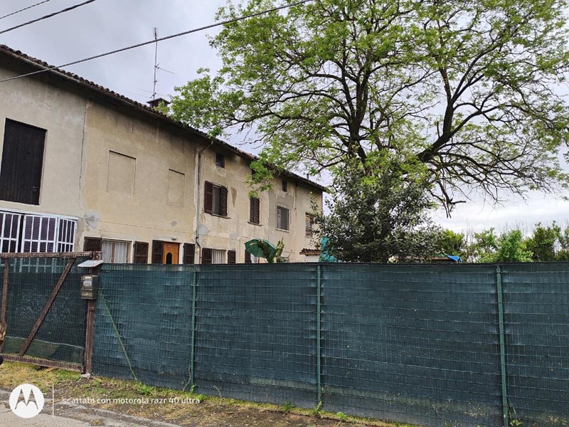 Appartamento in Vendita a Sale, 48'000&euro;, 201 m², con Box