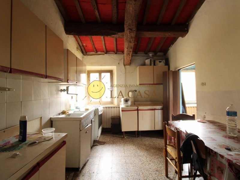 Trilocale in Vendita a Figline e Incisa Valdarno, zona Incisa, 68'000&euro;, 80 m²