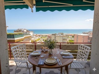 Attico in Vendita a Viareggio, 890'000&euro;, 130 m², arredato