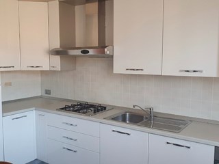 Quadrilocale in Affitto a Almè, zona in centro storico del paese, 580&euro;, 85 m², arredato, con Box