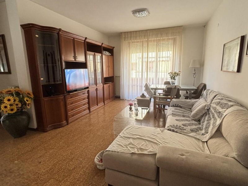 Appartamento in Vendita a Cascina, 160'000&euro;, 110 m², con Box