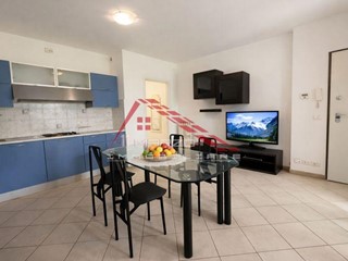 Trilocale in Vendita a Pisa, zona Tirrenia, 240'000&euro;, 72 m², arredato, con Box