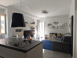Quadrilocale in Vendita a Carrara, zona Marina di Carrara, 219'000&euro;, 86 m², arredato