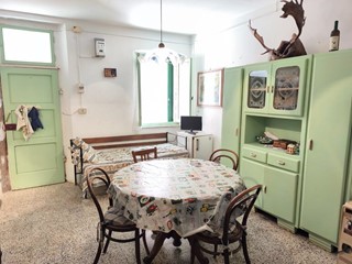 Trilocale in Vendita a Palaia, zona Montefoscoli, 50'000&euro;, 54 m², arredato