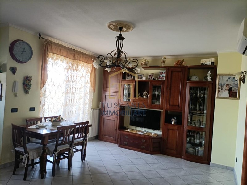 Quadrilocale in Vendita a Colle di Val D'Elsa, 205'000&euro;, 75 m², arredato, con Box