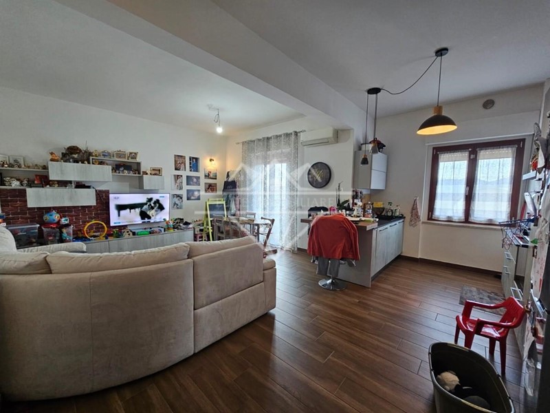 Trilocale in Vendita a Castelnuovo Magra, zona Molicciara, 199'000&euro;, 86 m², con Box