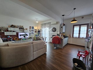 Trilocale in Vendita a Castelnuovo Magra, zona Molicciara, 199'000&euro;, 86 m², con Box