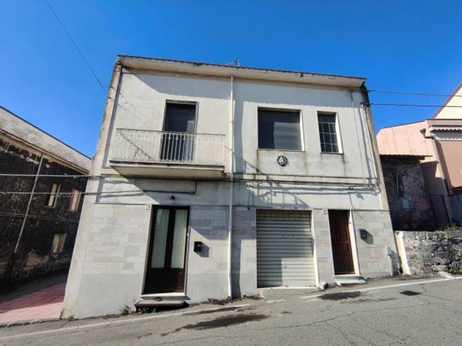 Quadrilocale in Vendita a Milo, 80'000&euro;, 100 m²