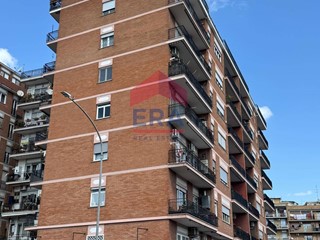 Trilocale in Vendita a Roma, 345'000&euro;, 106 m²