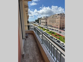Appartamento in Vendita a Genova, 690'000&euro;, 200 m²