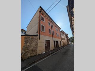 Appartamento in Vendita a Verona, 690'000&euro;, 800 m²