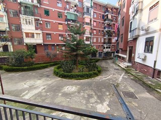 Trilocale in Vendita a Napoli, 245'000&euro;, 90 m²