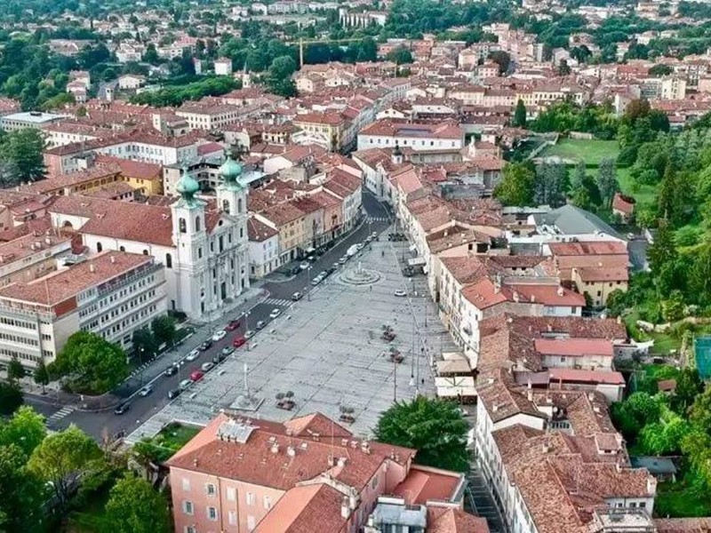 Appartamento in Vendita a Gorizia, 280'000&euro;, 1800 m²