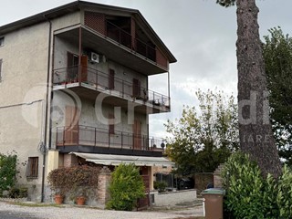 Appartamento in Vendita a Marsciano, 90'000&euro;, 130 m², arredato