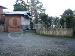 Bilocale in Vendita a Vergiate, 105'000&euro;, 66 m², arredato, con Box