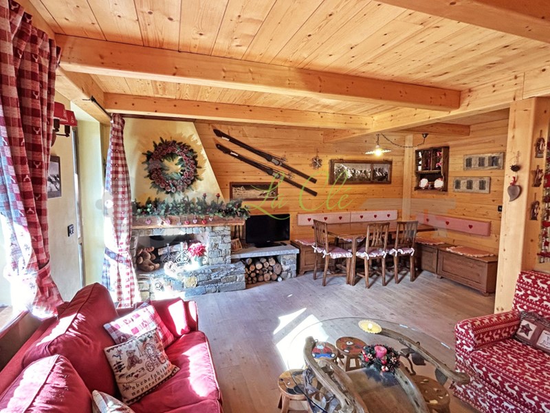 Trilocale in Affitto a Courmayeur, 64 m², arredato, con Box