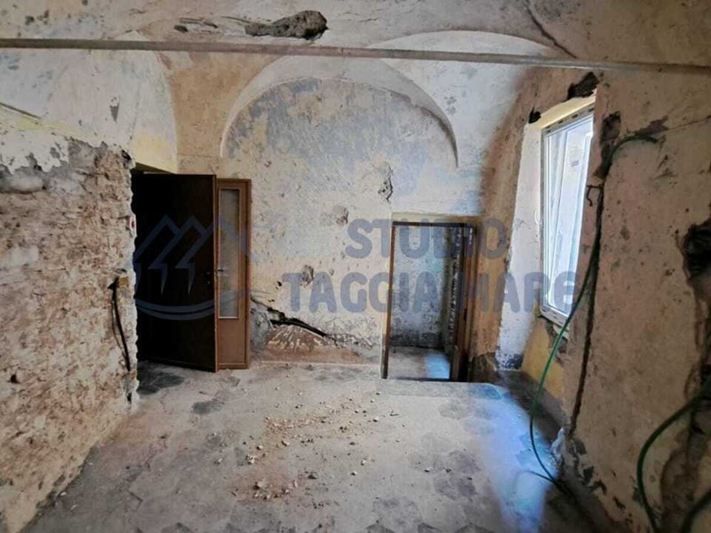 Bilocale in Vendita a Badalucco, 23'000&euro;, 35 m²