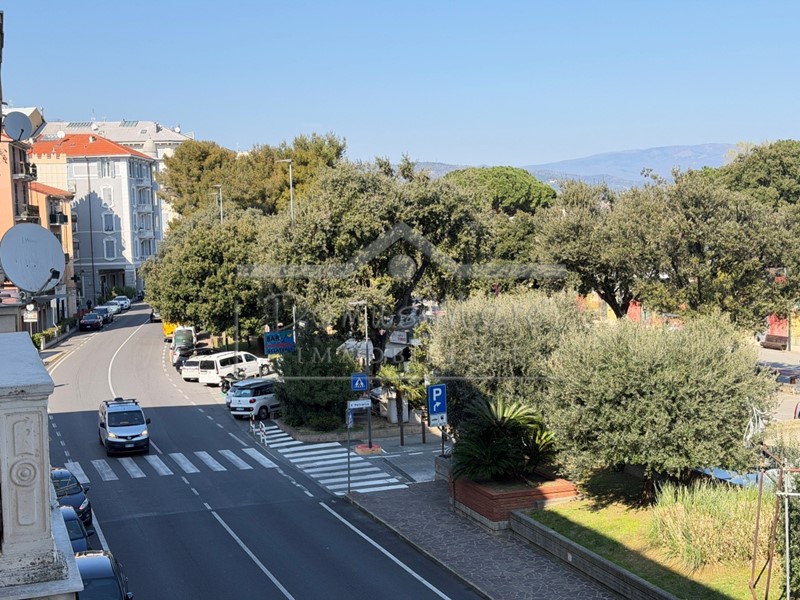 Appartamento in Vendita a Vado Ligure, 230'000&euro;, 135 m²