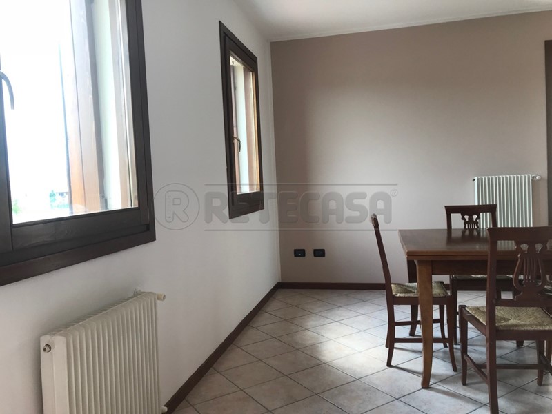 Trilocale in Affitto a Bassano del Grappa, 650&euro;, 75 m²
