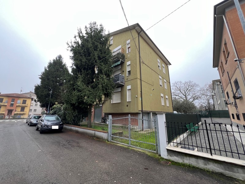 Trilocale in Vendita a Reggio Emilia, zona Villa Verde, 148'000&euro;, 75 m², arredato