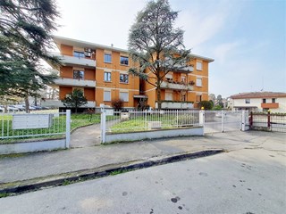 Trilocale in Vendita a Parma, zona Via Ragazzi del 99, 9, 142'000&euro;, 110 m², con Box