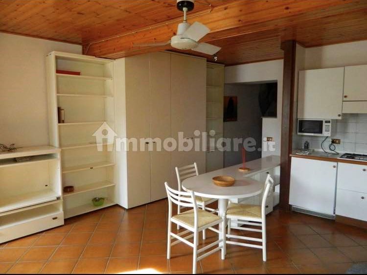 Monolocale in Affitto a Laveno Mombello, zona CENTRO, 410&euro;, 40 m², arredato