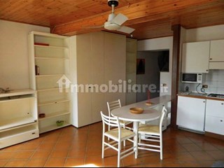Monolocale in Affitto a Laveno Mombello, zona CENTRO, 410&euro;, 40 m², arredato