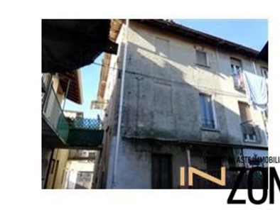 Trilocale in Vendita a Besana in Brianza, 27'000&euro;, 111 m²