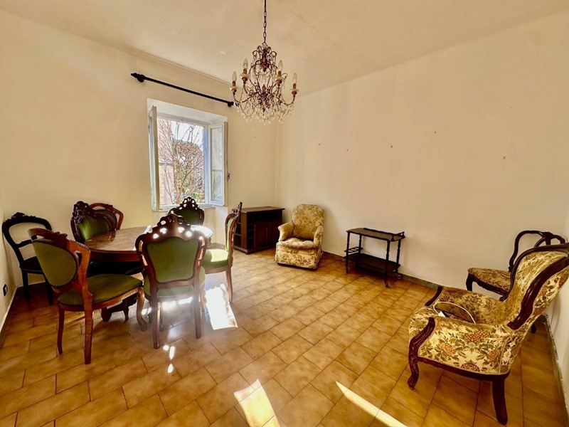 Quadrilocale in Vendita a Carrara, zona Marina di Carrara, 98'000&euro;, 92 m², arredato