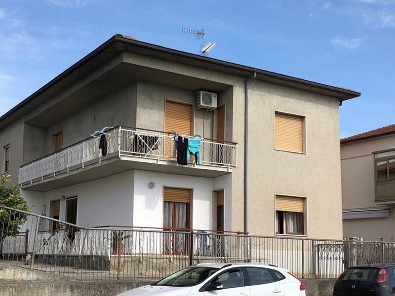 Appartamento in Vendita a Giulianova, 115'000&euro;, 124 m²