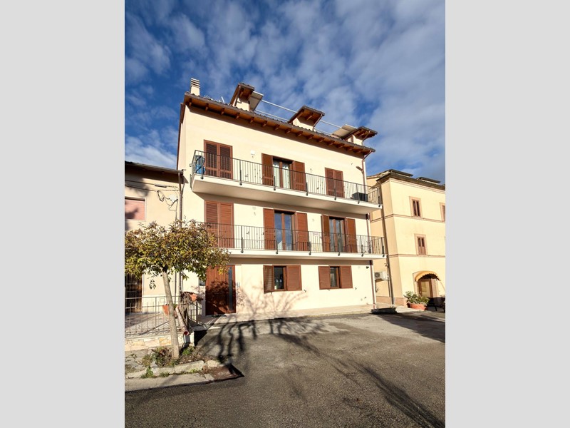 Appartamento in Vendita a Rotella, 72 m²