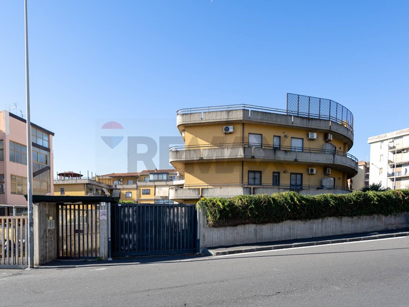 Quadrilocale in Vendita a Catania, 135'000&euro;, 103 m²